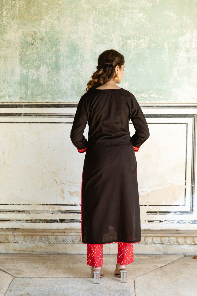 Women's Embroidered Cotton Blend Straight full black Kurta – Samhitas