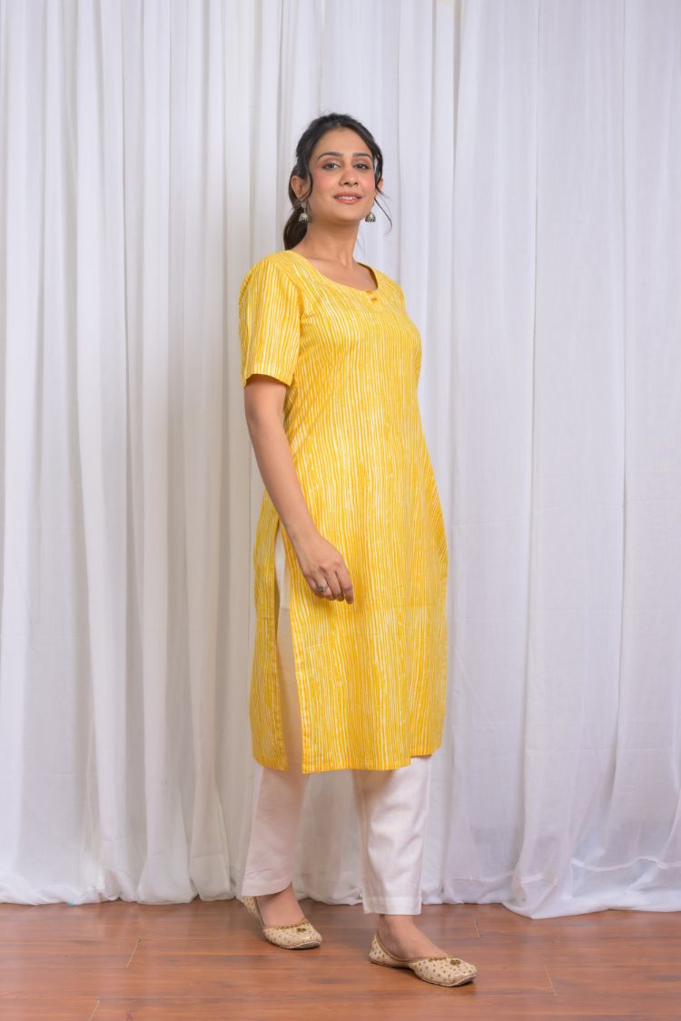Half Sleeves Rayon Ladies Fancy Kurtis, Size : XL, XXL, Pattern : Printed  at Best Price in Surat